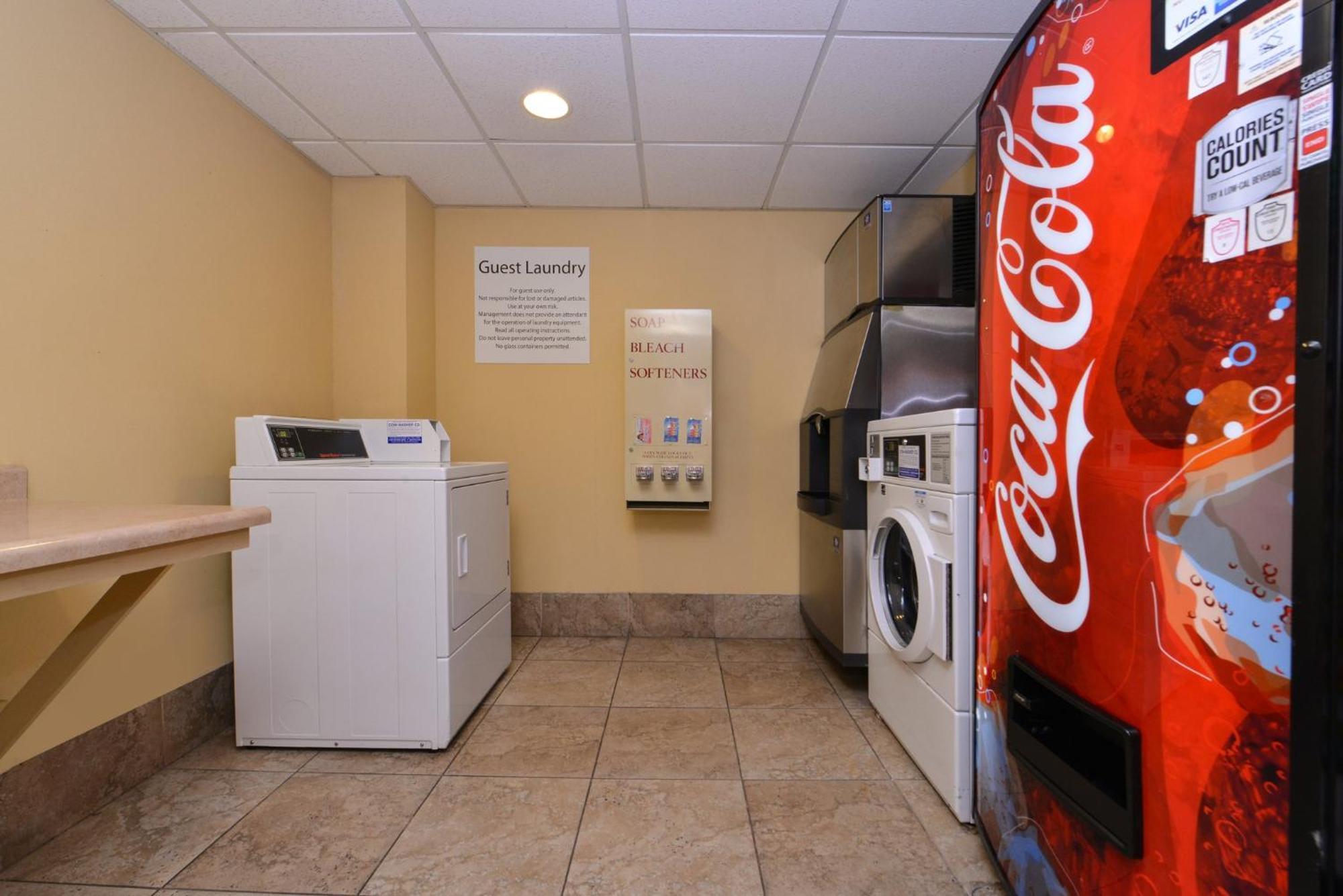 Holiday Inn Express Crestwood By Ihg Esterno foto