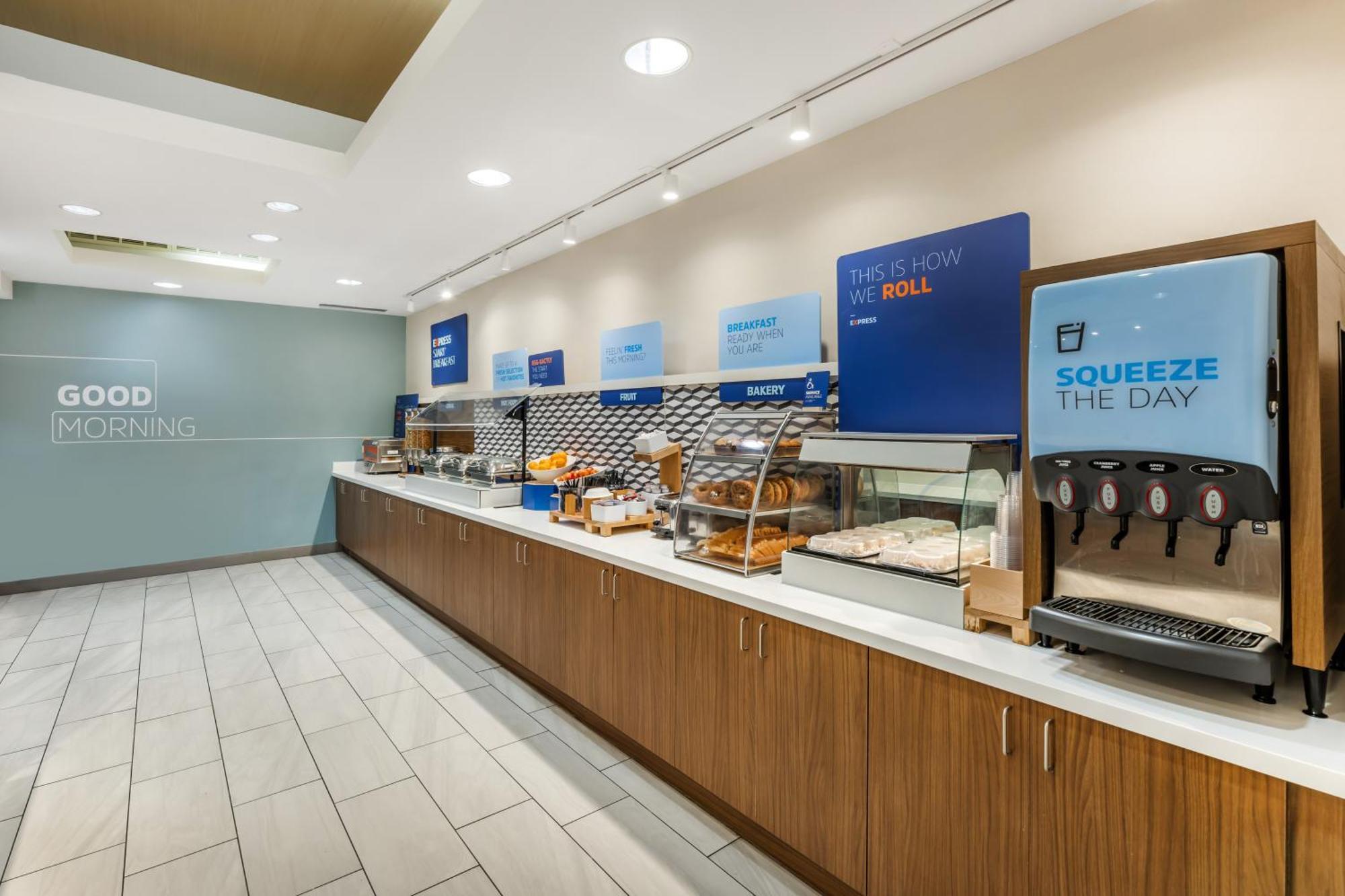 Holiday Inn Express Crestwood By Ihg Esterno foto