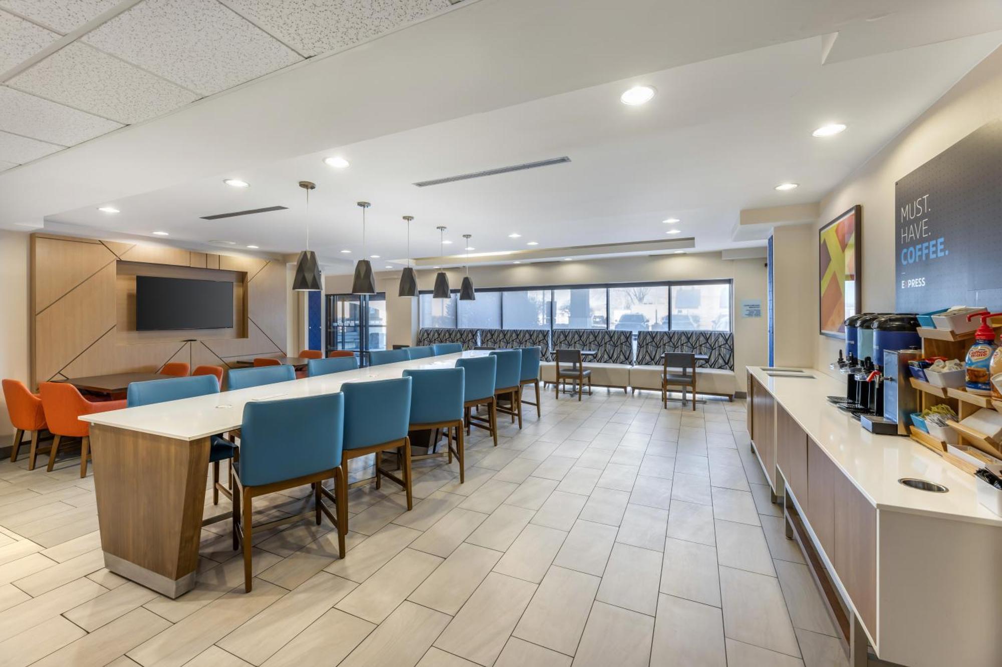 Holiday Inn Express Crestwood By Ihg Esterno foto