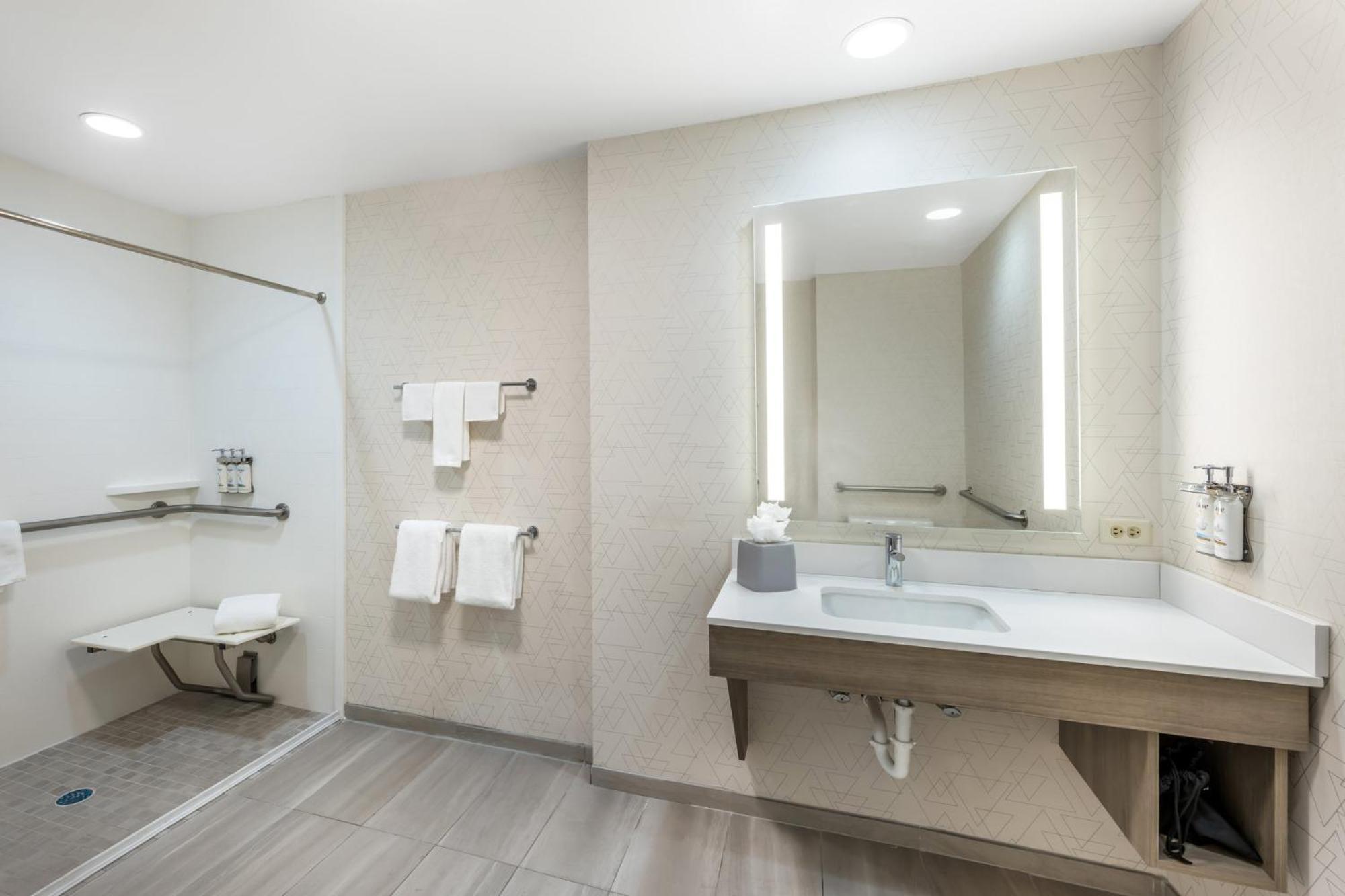 Holiday Inn Express Crestwood By Ihg Esterno foto