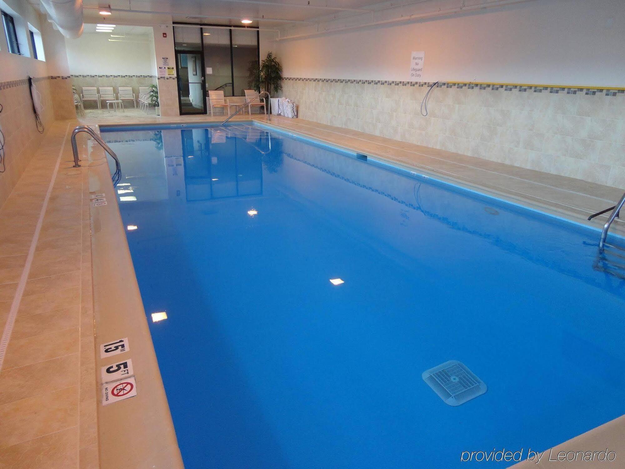 Holiday Inn Express Crestwood By Ihg Esterno foto
